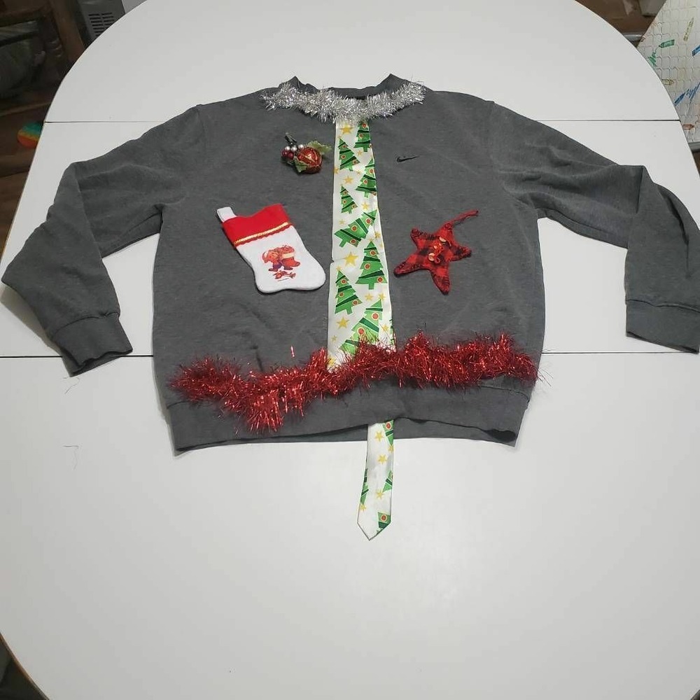 Nike Mens Christmas Sweatshirt Gray Heathered Tie Stockings Applique Pullover M